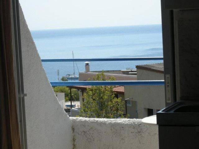 Efrosyni Apartments Agia Marina  Dış mekan fotoğraf